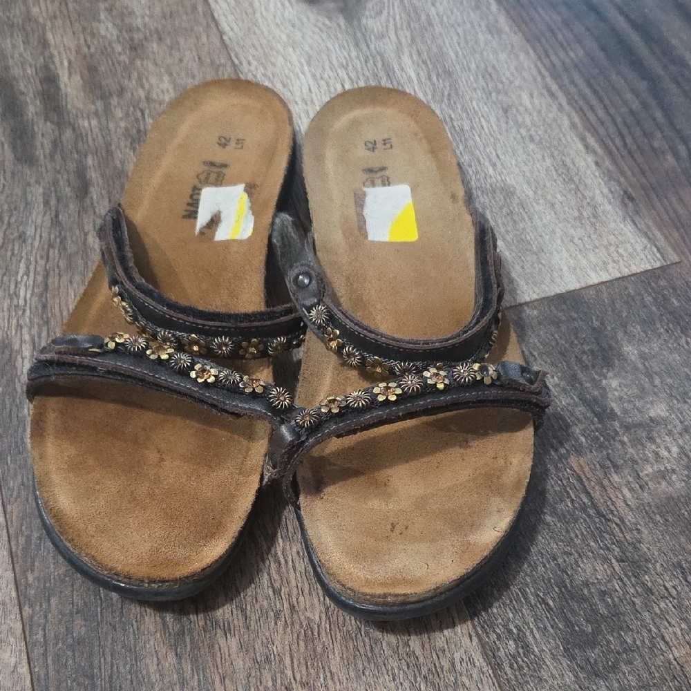 Naot Brown Sandals with Floral Embellishments